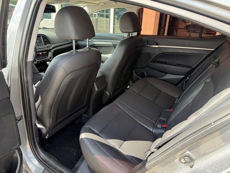 Hyundai Elantra Vehicle Image 12
