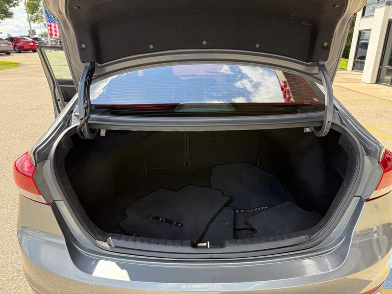 Hyundai Elantra Vehicle Image 13