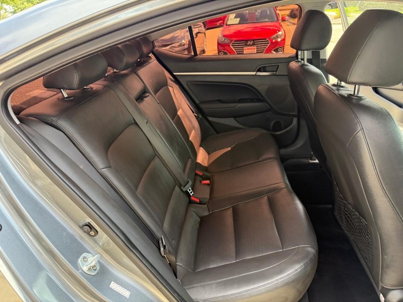 Hyundai Elantra Vehicle Image 14