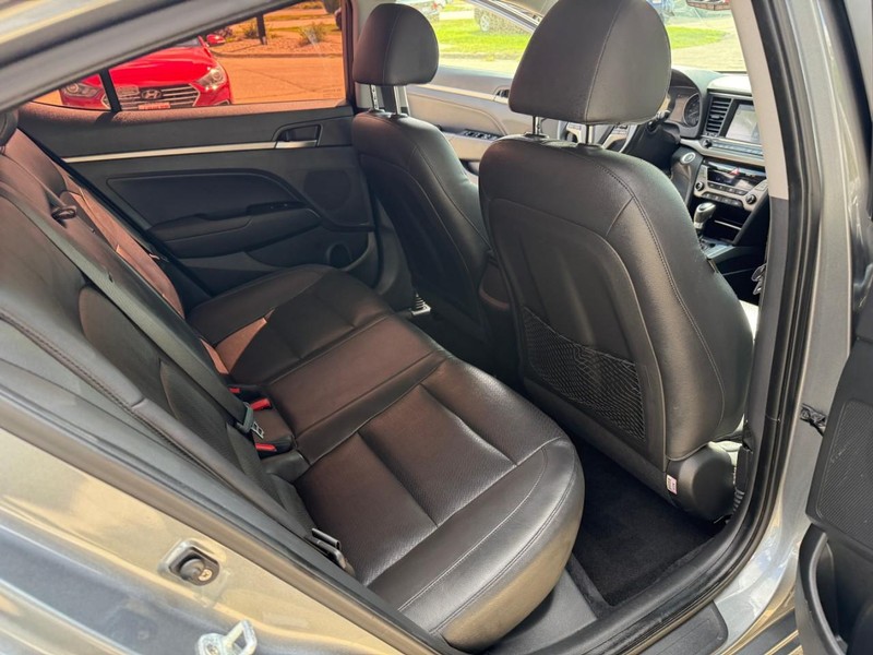 Hyundai Elantra Vehicle Image 15