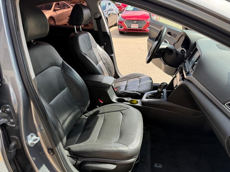 Hyundai Elantra Vehicle Image 16
