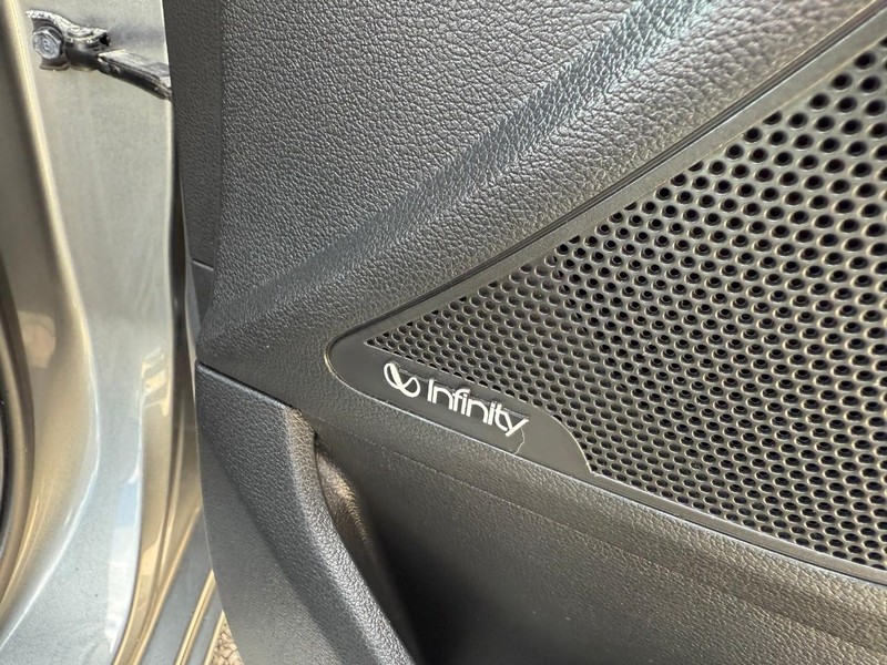 Hyundai Elantra Vehicle Image 18