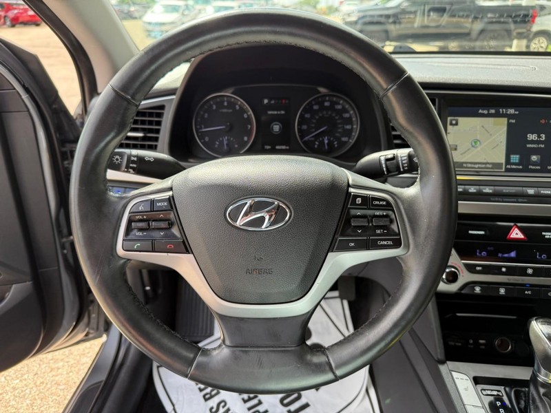 Hyundai Elantra Vehicle Image 20