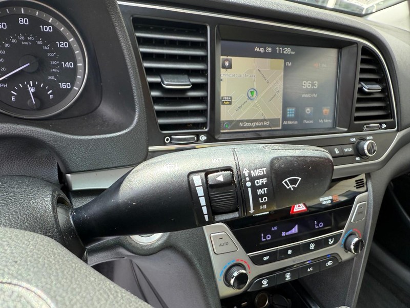 Hyundai Elantra Vehicle Image 23