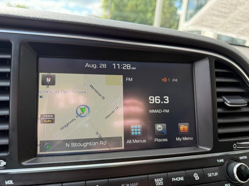 Hyundai Elantra Vehicle Image 25