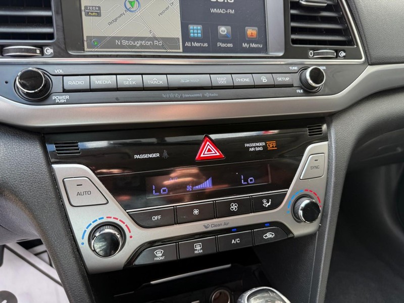 Hyundai Elantra Vehicle Image 27