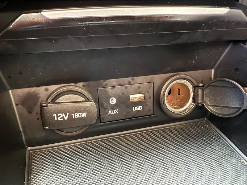 Hyundai Elantra Vehicle Image 28