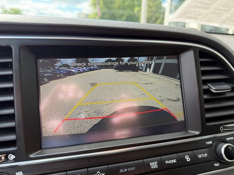 Hyundai Elantra Vehicle Image 30
