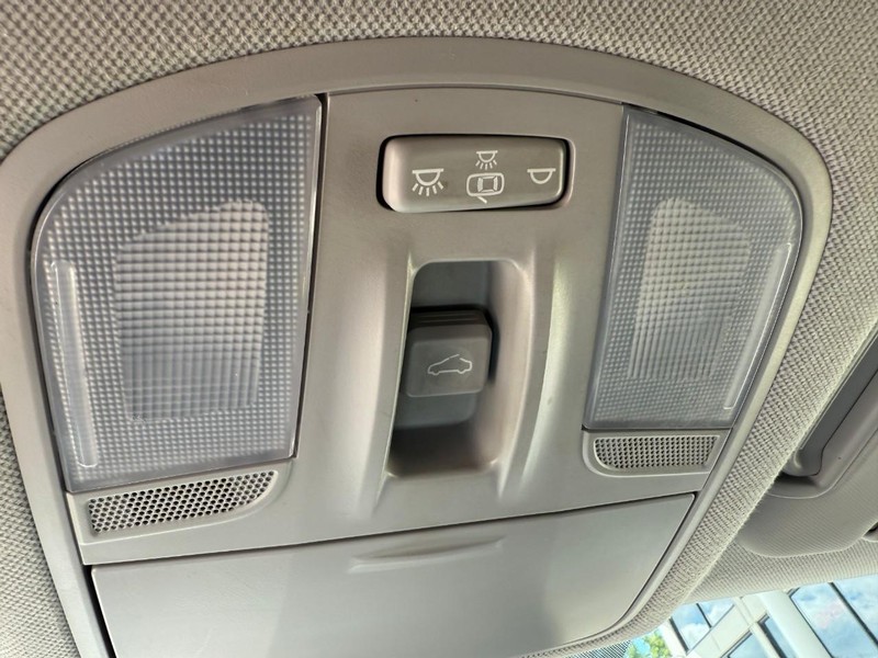 Hyundai Elantra Vehicle Image 31