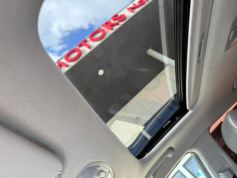 Hyundai Elantra Vehicle Image 32