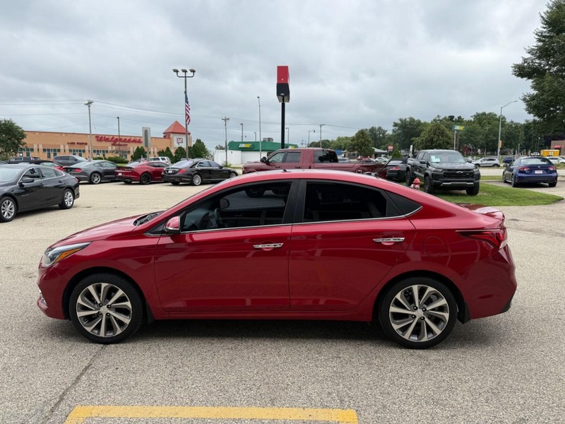 Hyundai Accent 4-Door Vehicle Image 08
