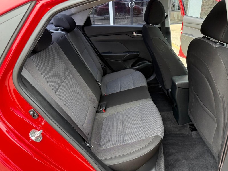 Hyundai Accent 4-Door Vehicle Image 14