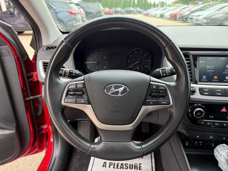 Hyundai Accent 4-Door Vehicle Image 19