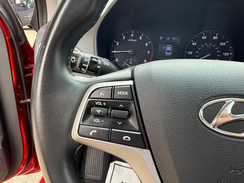 Hyundai Accent 4-Door Vehicle Image 20