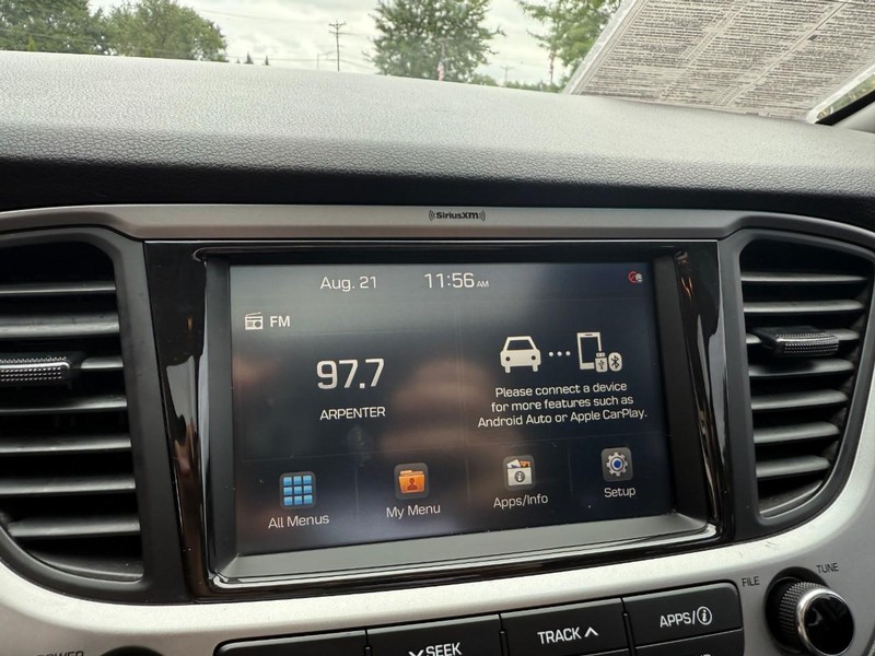 Hyundai Accent 4-Door Vehicle Image 25
