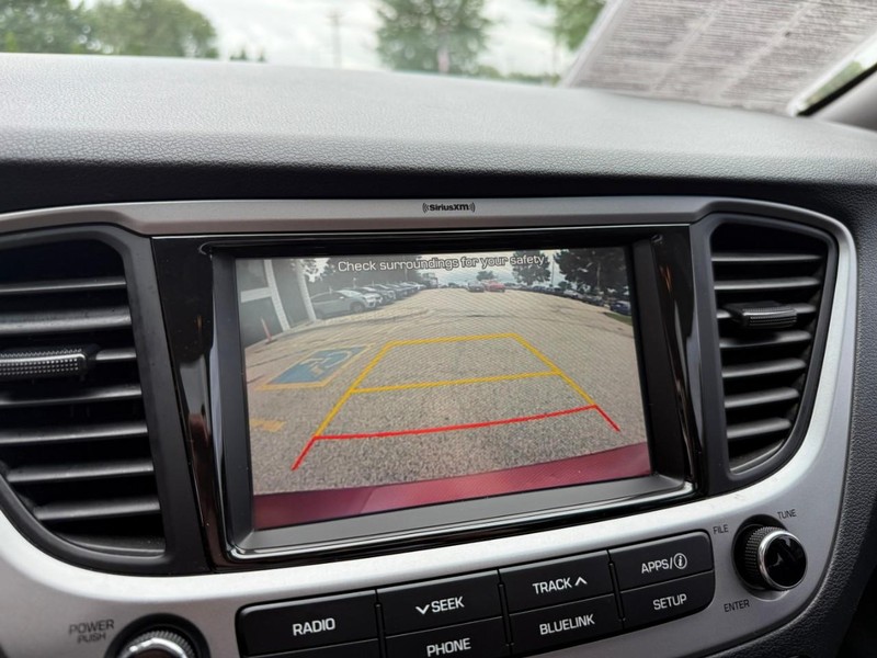 Hyundai Accent 4-Door Vehicle Image 26