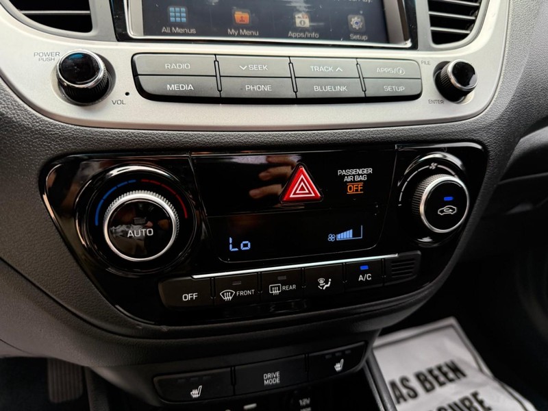 Hyundai Accent 4-Door Vehicle Image 28