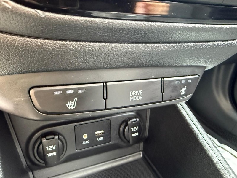 Hyundai Accent 4-Door Vehicle Image 29