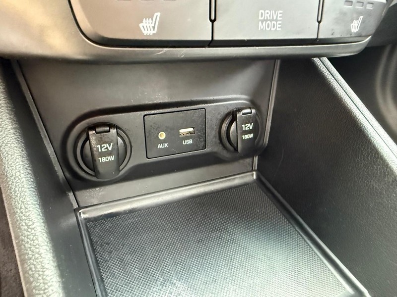 Hyundai Accent 4-Door Vehicle Image 30