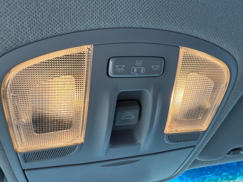 Hyundai Accent 4-Door Vehicle Image 32