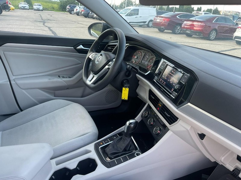 Volkswagen Jetta Vehicle Image 02