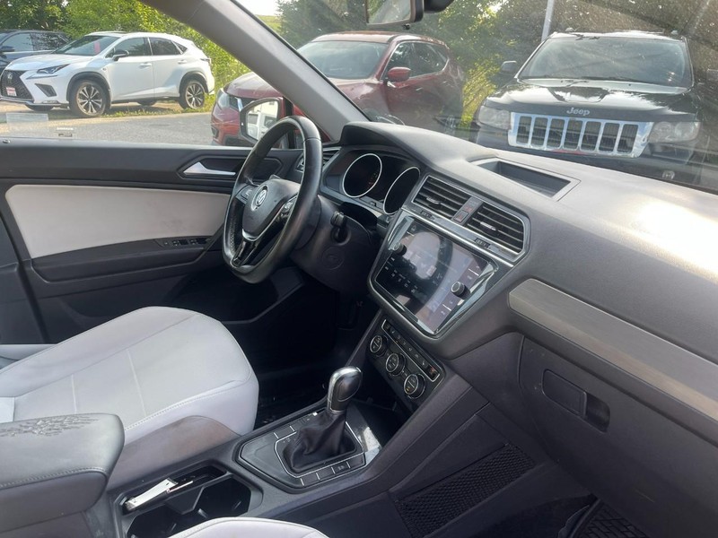 Volkswagen Tiguan Vehicle Image 02