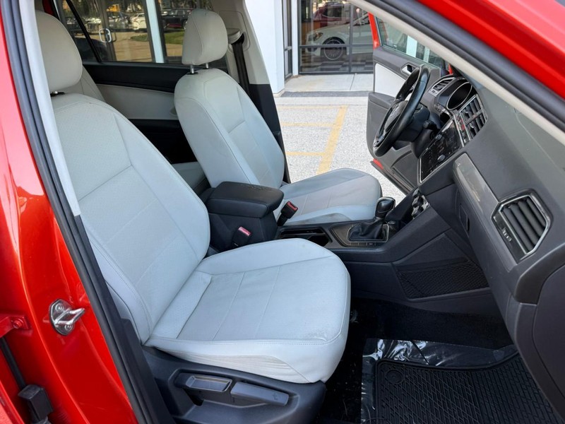 Volkswagen Tiguan Vehicle Image 16