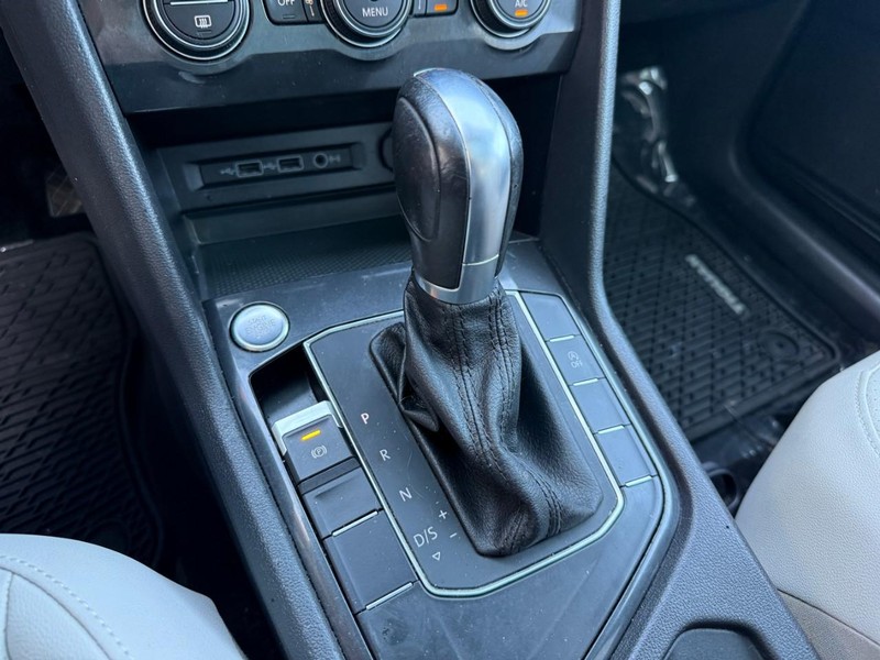 Volkswagen Tiguan Vehicle Image 26