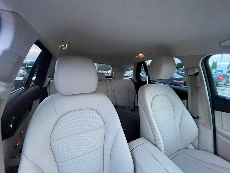Mercedes-Benz GLC Vehicle Image 04