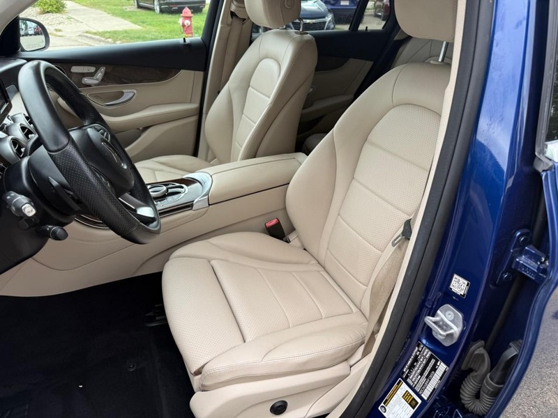 Mercedes-Benz GLC Vehicle Image 09