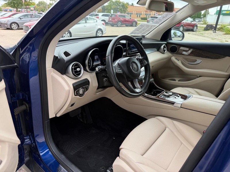 Mercedes-Benz GLC Vehicle Image 10