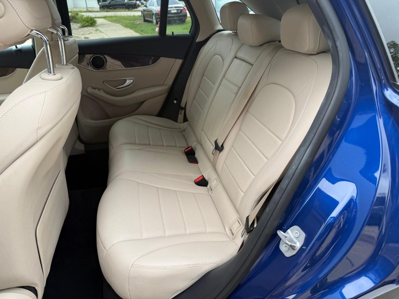 Mercedes-Benz GLC Vehicle Image 11