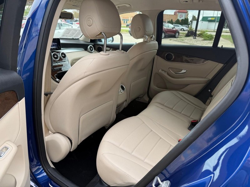 Mercedes-Benz GLC Vehicle Image 12