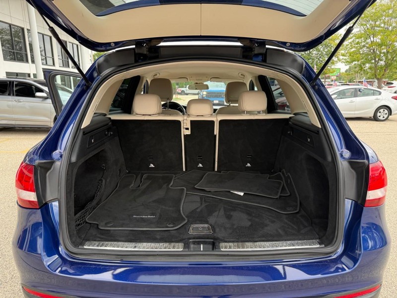 Mercedes-Benz GLC Vehicle Image 13