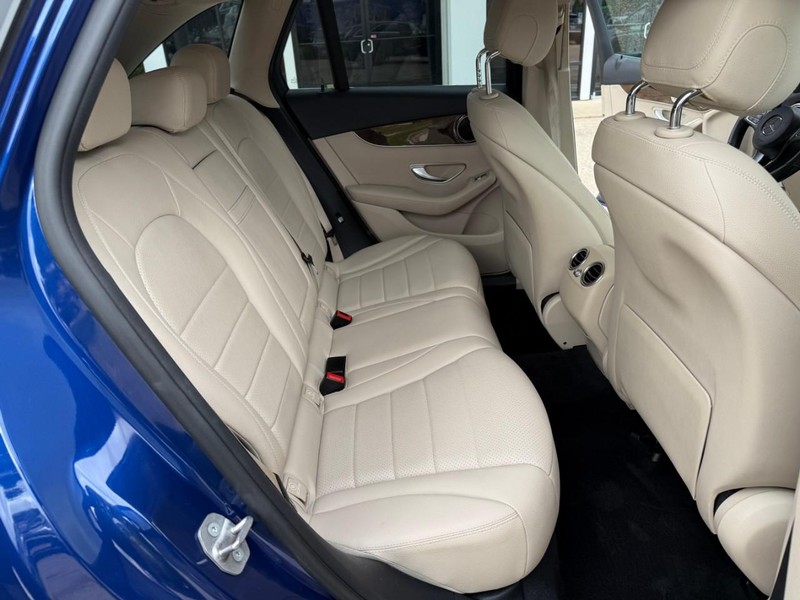 Mercedes-Benz GLC Vehicle Image 15