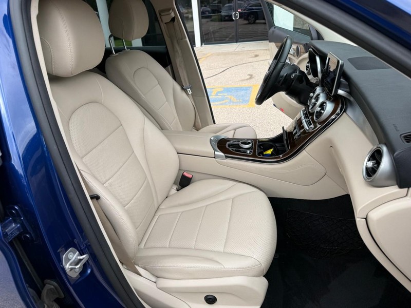 Mercedes-Benz GLC Vehicle Image 17