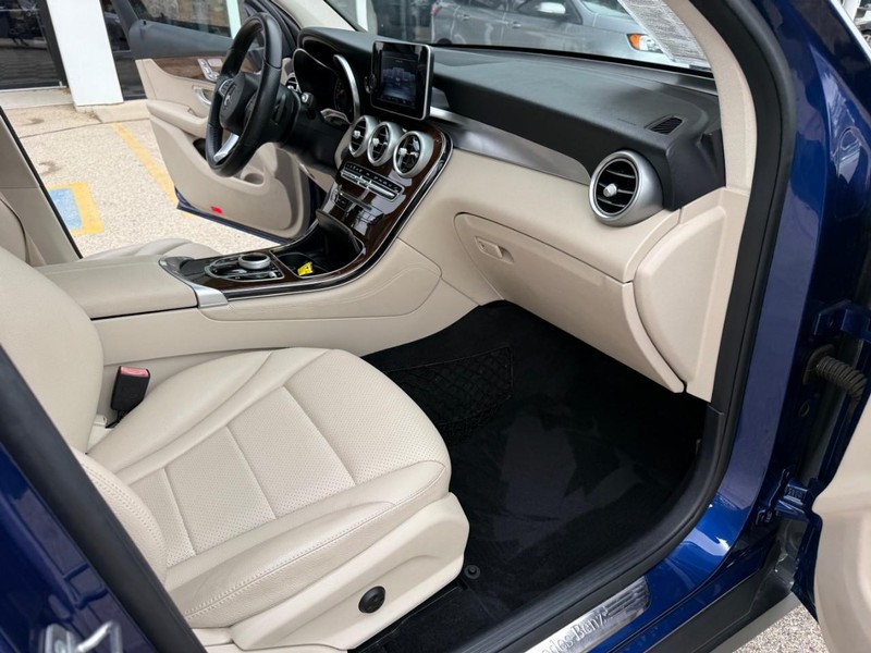 Mercedes-Benz GLC Vehicle Image 18