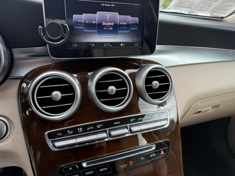 Mercedes-Benz GLC Vehicle Image 29