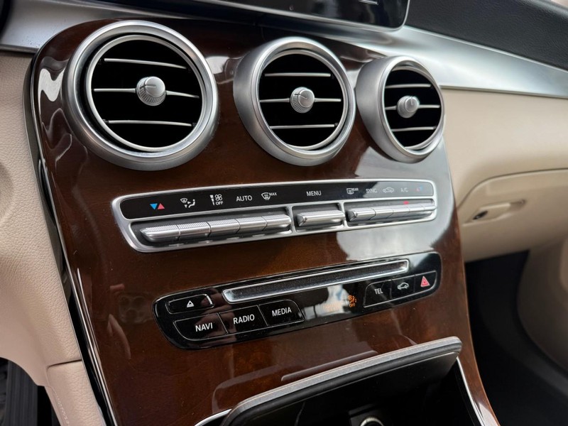 Mercedes-Benz GLC Vehicle Image 30