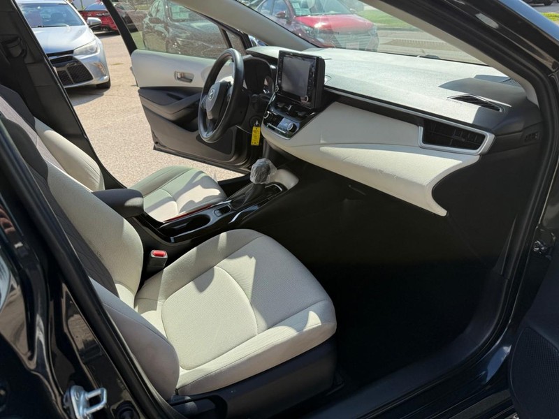 Toyota Corolla Vehicle Image 16