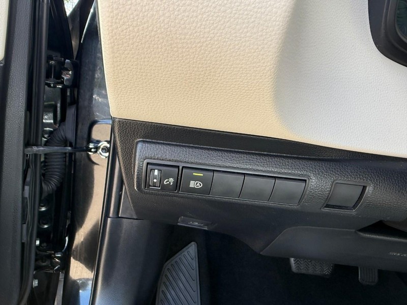Toyota Corolla Vehicle Image 17