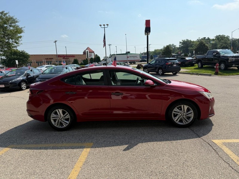 Hyundai Elantra Vehicle Image 04
