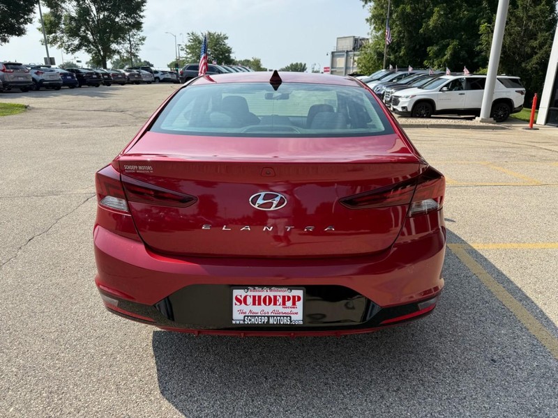 Hyundai Elantra Vehicle Image 06