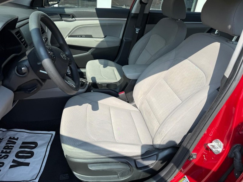Hyundai Elantra Vehicle Image 09