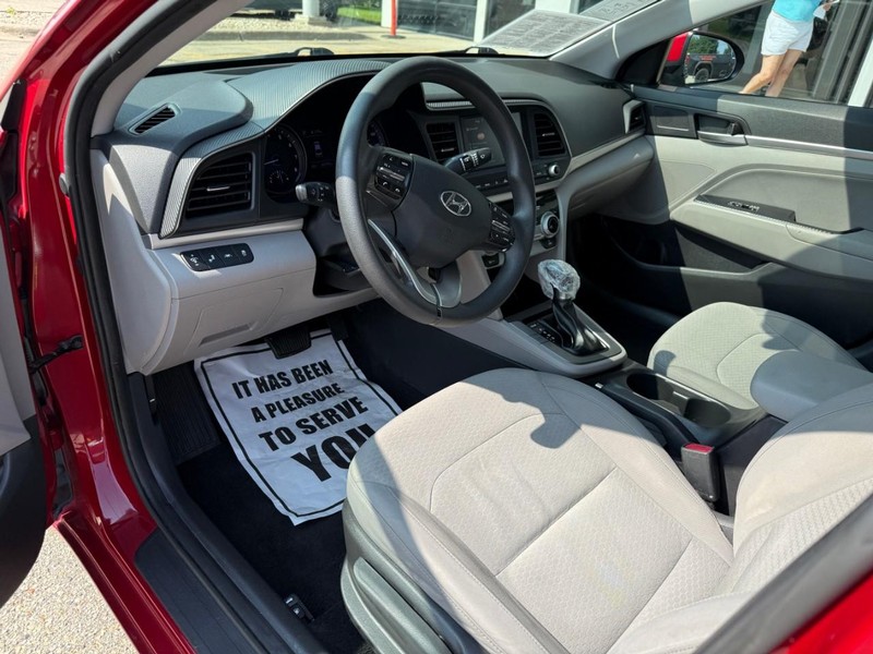 Hyundai Elantra Vehicle Image 10