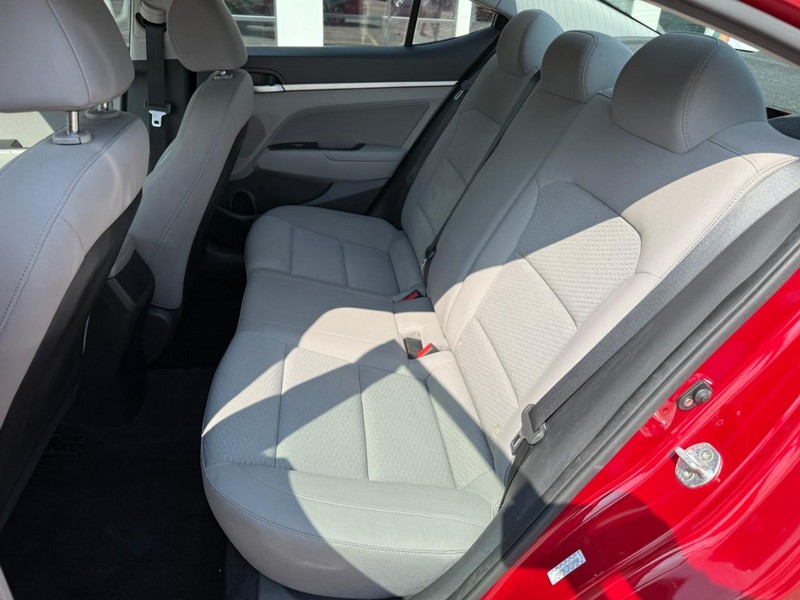 Hyundai Elantra Vehicle Image 11