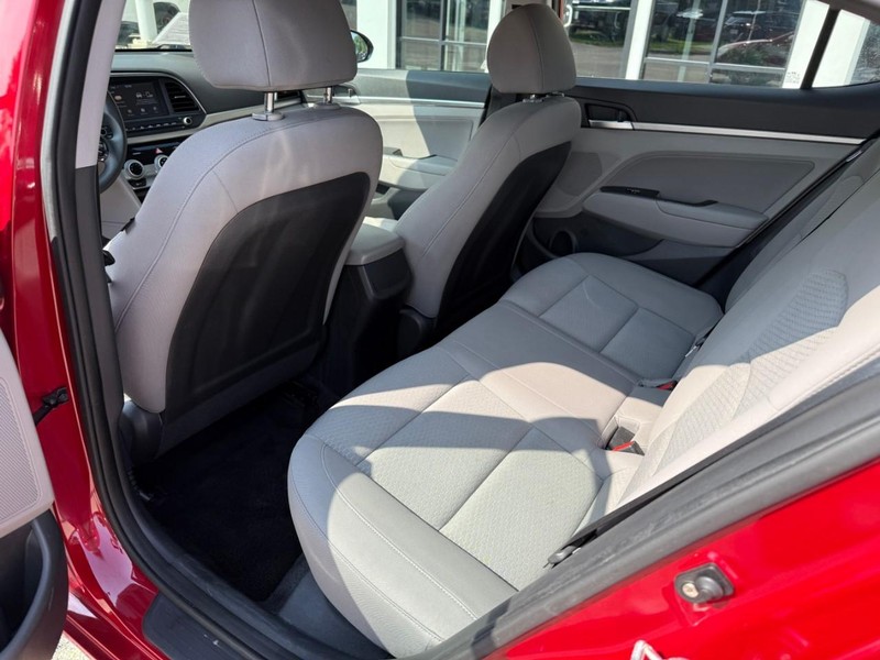Hyundai Elantra Vehicle Image 12