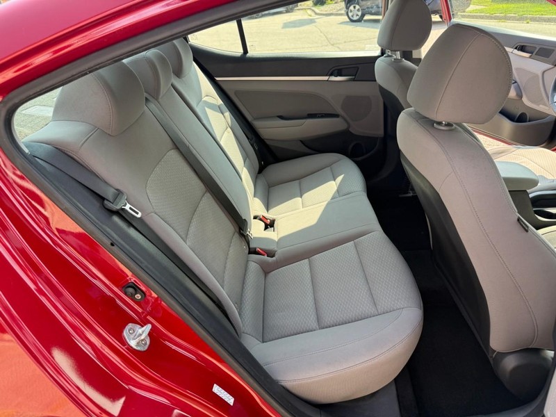 Hyundai Elantra Vehicle Image 13