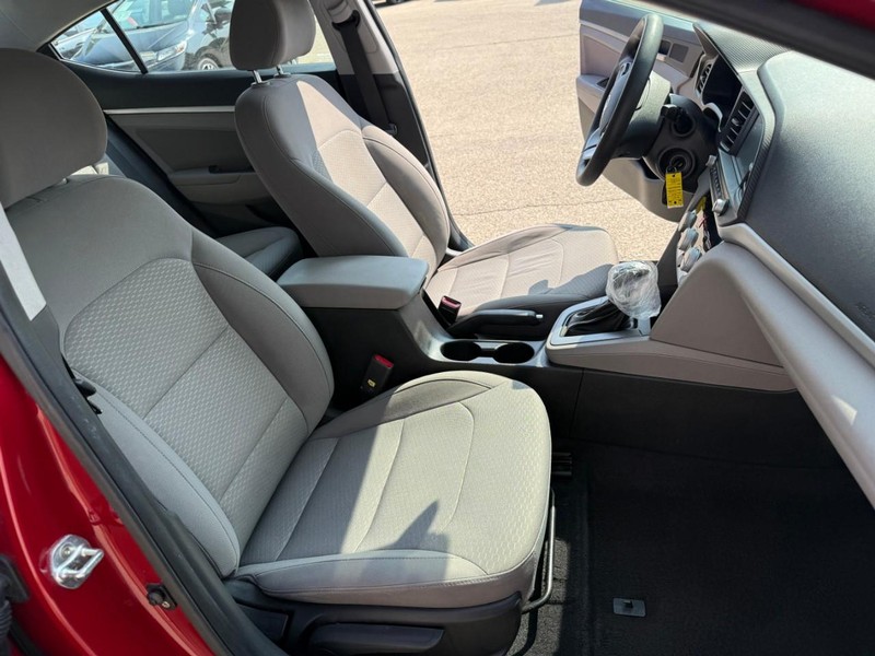 Hyundai Elantra Vehicle Image 15