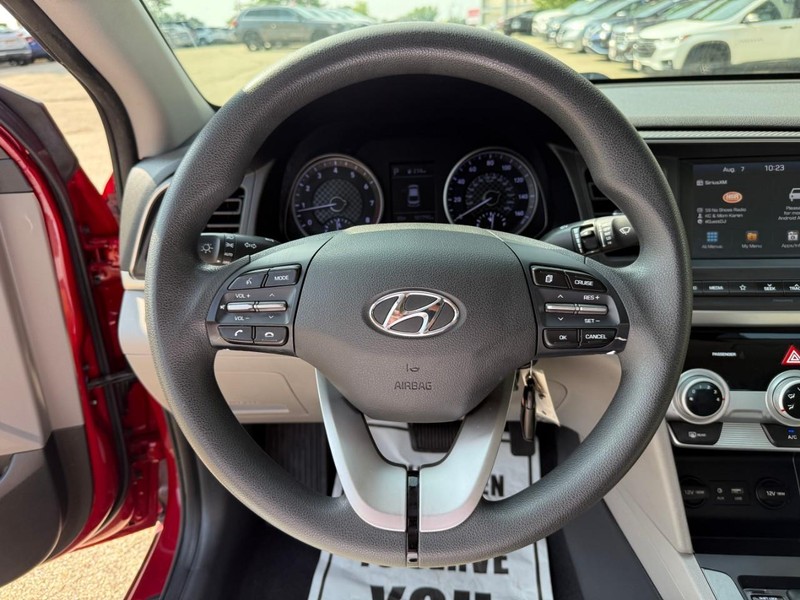 Hyundai Elantra Vehicle Image 18